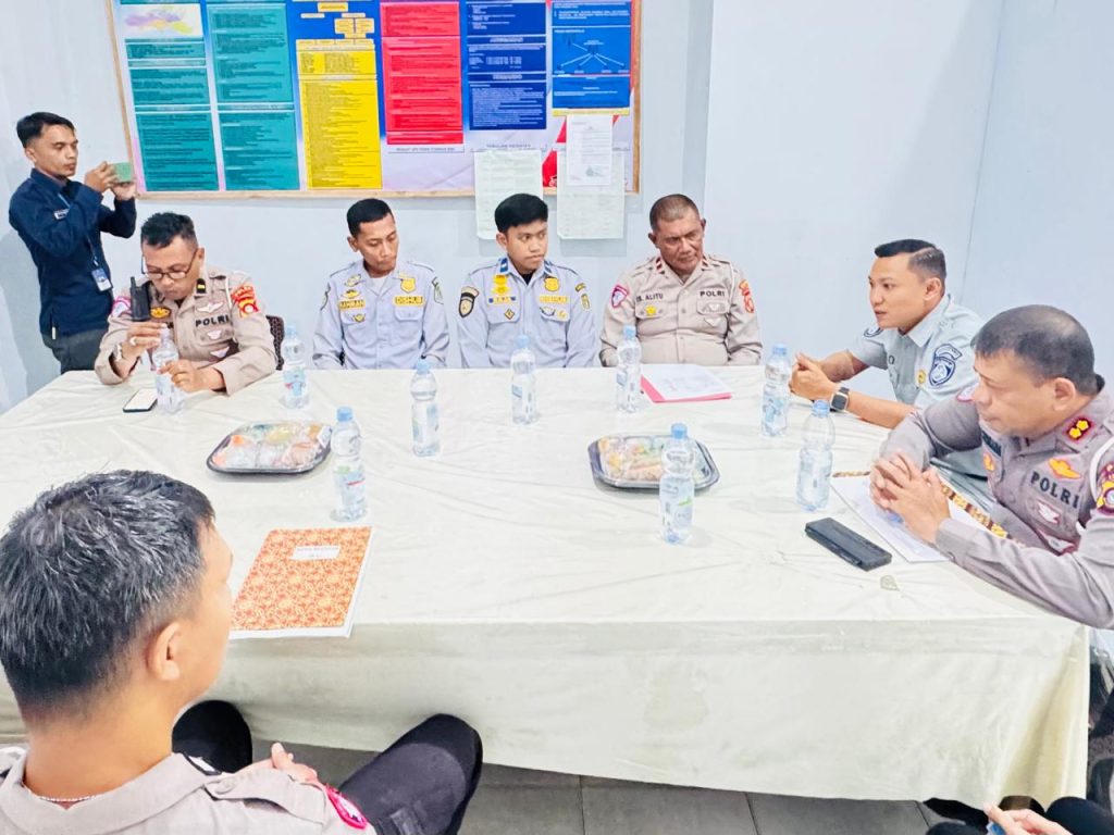 Rapat Forum Komunikasi Lalu Lintas dan Angkutan Jalan (FKLLAJ) Provinsi Gorontalo yang dihadiri oleh stakeholder 5 (lima) Pilar Keselamatan