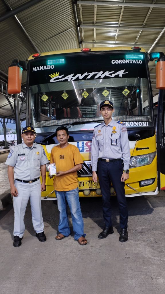Jasa Raharja Cabang Gorontalo membagikan Paket Keselamatan