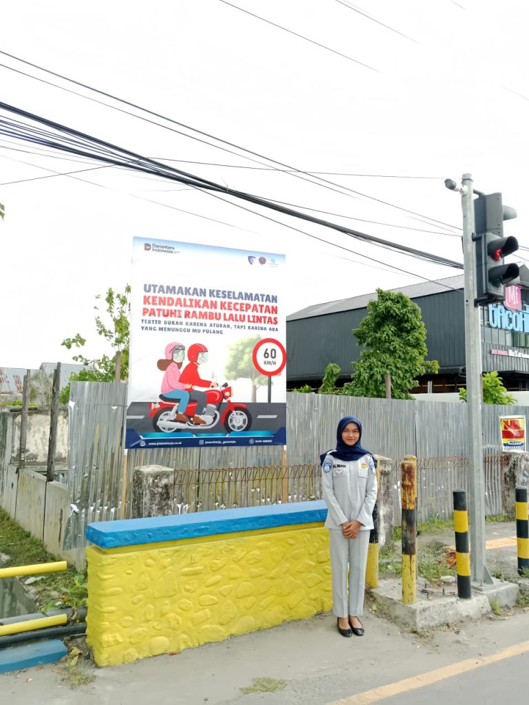 Jasa Raharja Gorontalo Pasang Spanduk Imbauan Keselamatan