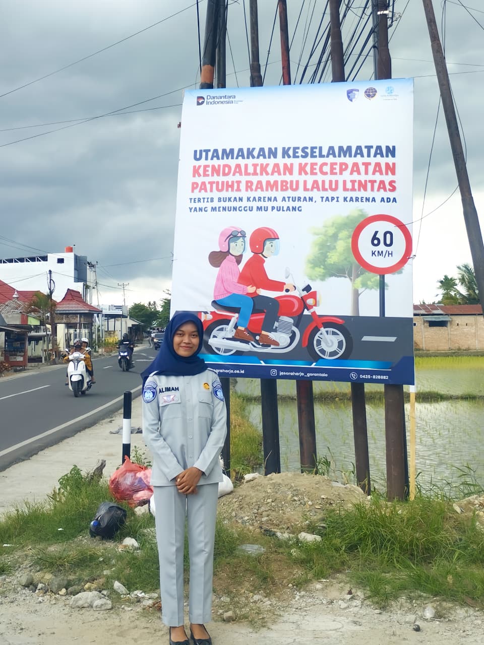 Jasa Raharja Gorontalo Pasang Spanduk Imbauan Keselamatan