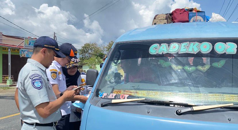 Operasi Gabungan Tingkatkan Kesadaran Keselamatan Berkendara Angkutan Orang dan Barang di Kab. Gorontalo
