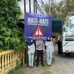 Jasa Raharja Cabang Gorontalo bersama Kepolisian Pasang Spanduk Hivis Imbauan Keselamatan di Kota Gorontalo